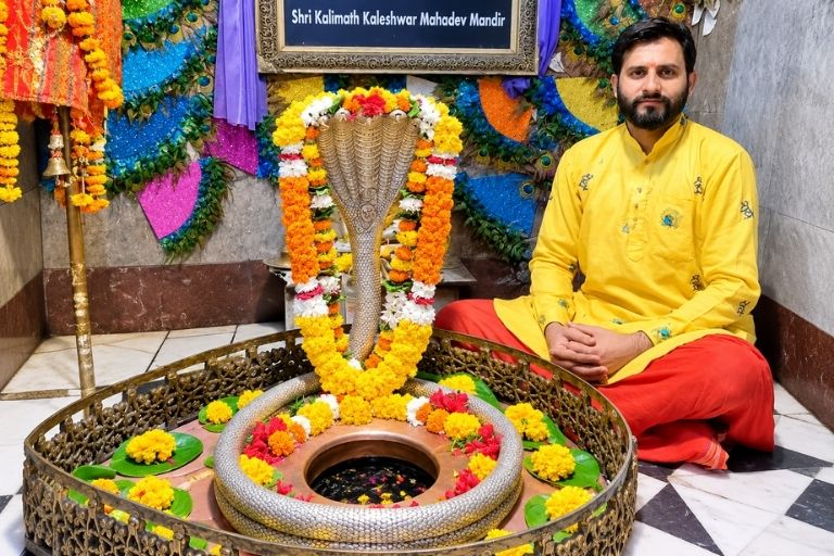 Acharya Mukesh Kumar Sharma for kundli matching and puja