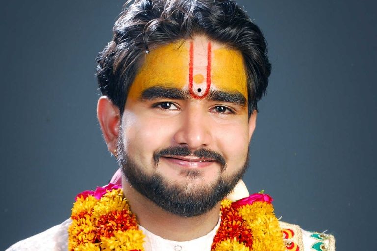 Acharya Shivmaheshwar Bhardwaj providing spiritual and Vedic guidance