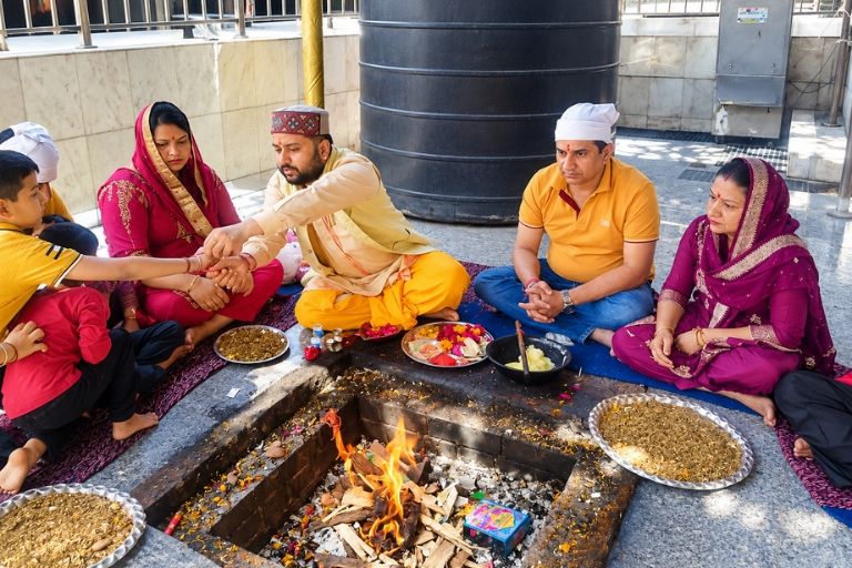 Acharya Shree Pandit Ashwani Ji for Traditional Wedding Ceremonies