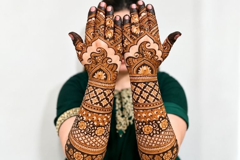 Akhilesh Mehandi Art in Big Bazar