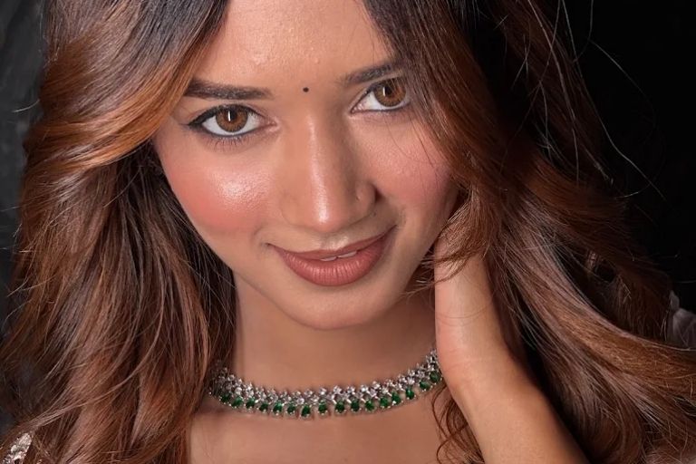 Anamika Makeovers bridal makeup and styling expert