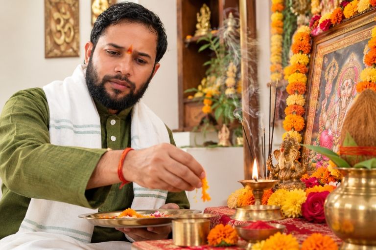 Astrologer Naveen Dubey for Vedic Astrology Consultation
