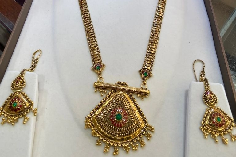 Atikant Jewellers gold jewellery designs
