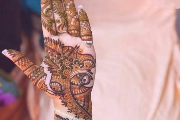Banarsi Gupta Mehendi Arts beautiful henna art