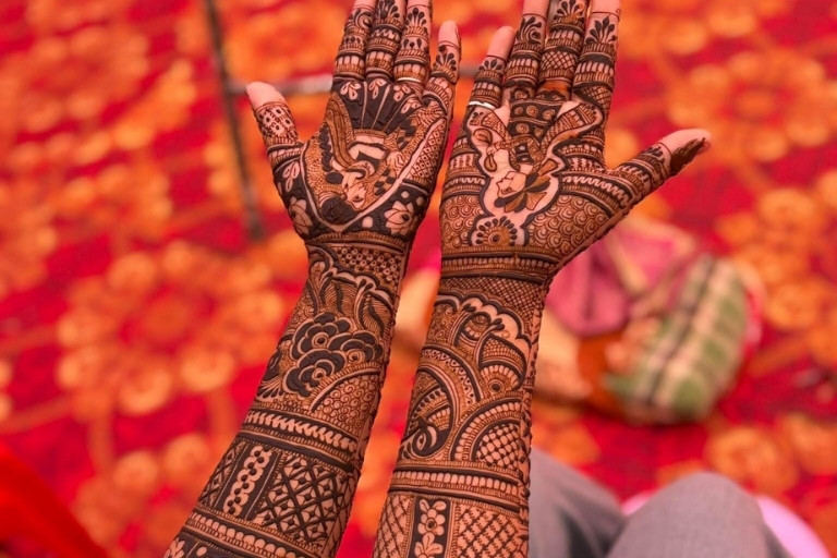 Beautiful bridal henna by Gajender Mehndi Art