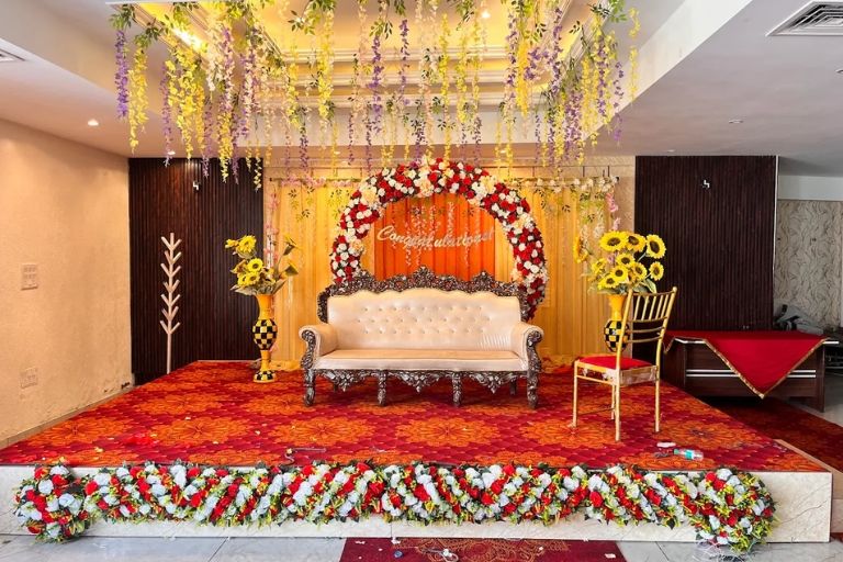 D Decorations offering elegant wedding stage decoration services