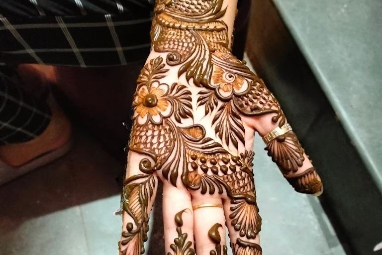 Deepak Mehndi Art professional henna artist