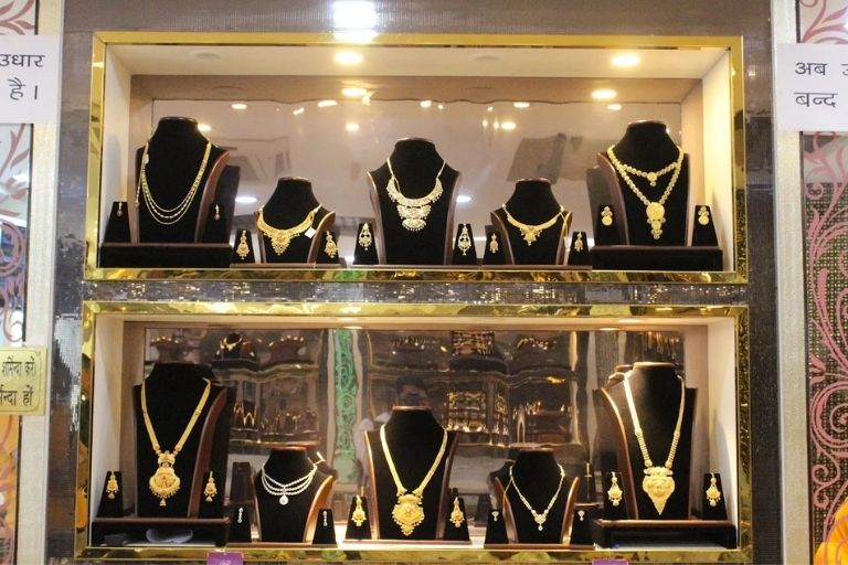 Dharamvir Jewellers elegant gold ornaments
