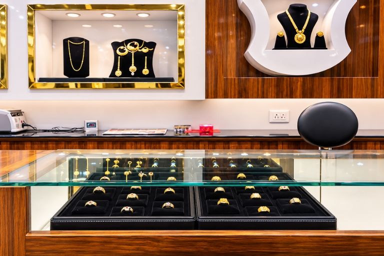 Discover beautiful diamond rings at Jain Jewellers