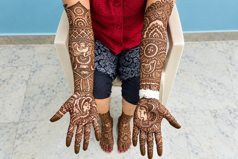 Elegant bridal mehndi designs by Chander Mehendi Art