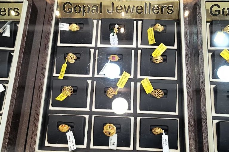 Gopal Jewellers offers beautiful gold jewellery collections