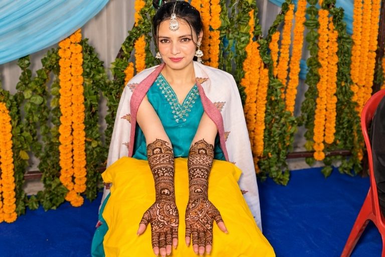 Intricate bridal henna by Raju Mehandi Arts