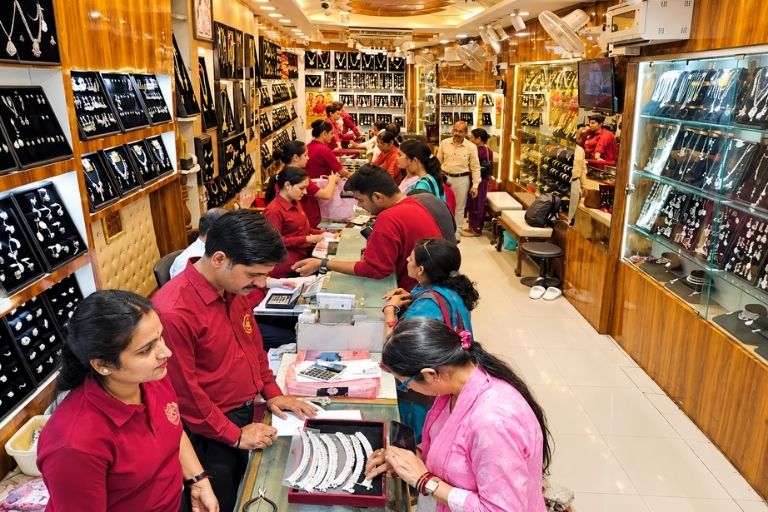 Kashmiri Sons Jewellers elegant gold ornaments