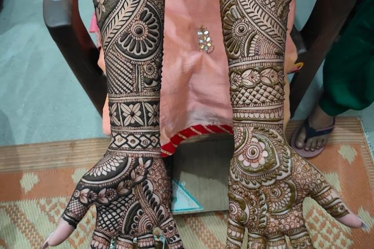 Lucky Raj Mehandi Artist traditional bridal mehndi
