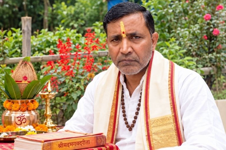 Pandit Satish Sharma for traditional Hindu marriage ceremonies