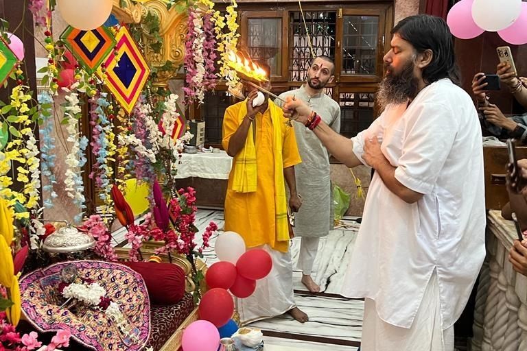 Pandit Satish Sharma offering Vedic puja and religious services
