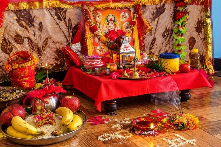 Pandit Satish Sharma performing traditional Hindu wedding ceremonies