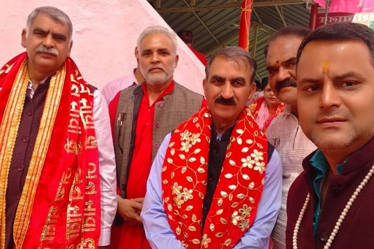 Pujari Bibhu Sharma performing traditional Hindu wedding rituals