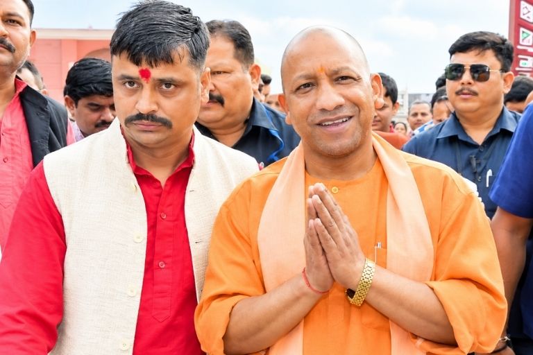 Pujari Luv Sharma performing sacred Hindu marriage rituals