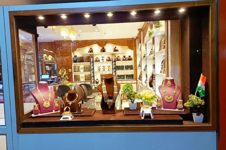 RJS Jewellers stylish bridal ornaments