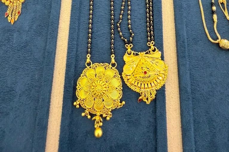 SJ Jewellers Ghumarwin for elegant gold jewellery designs