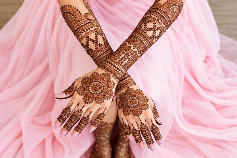 Sajan Mehandi Artist creating beautiful bridal designs