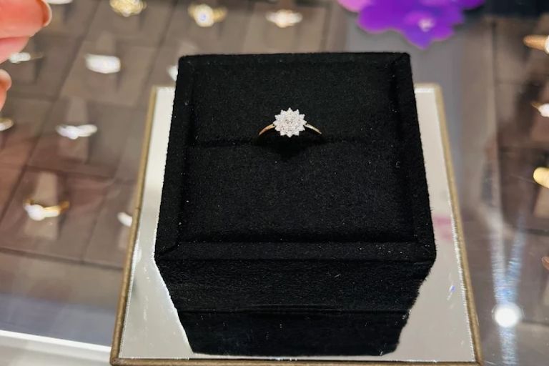 Shop beautiful everyday jewellery designs at CaratLane