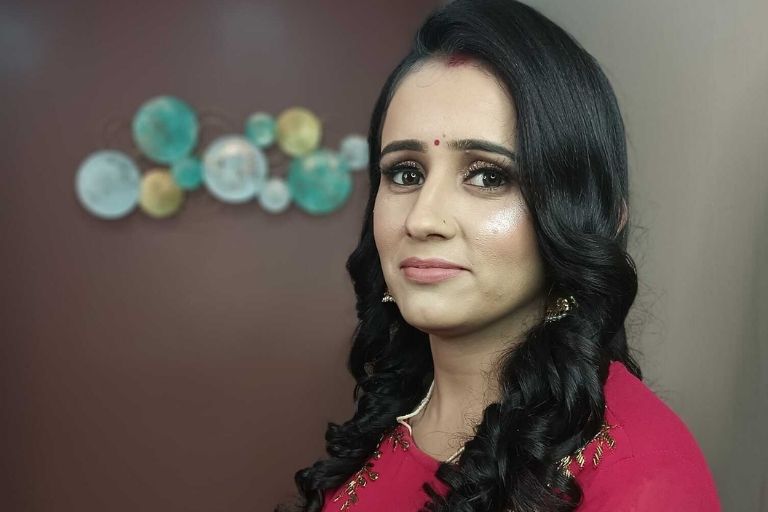 Suhani Makeover providing party makeup and beauty services
