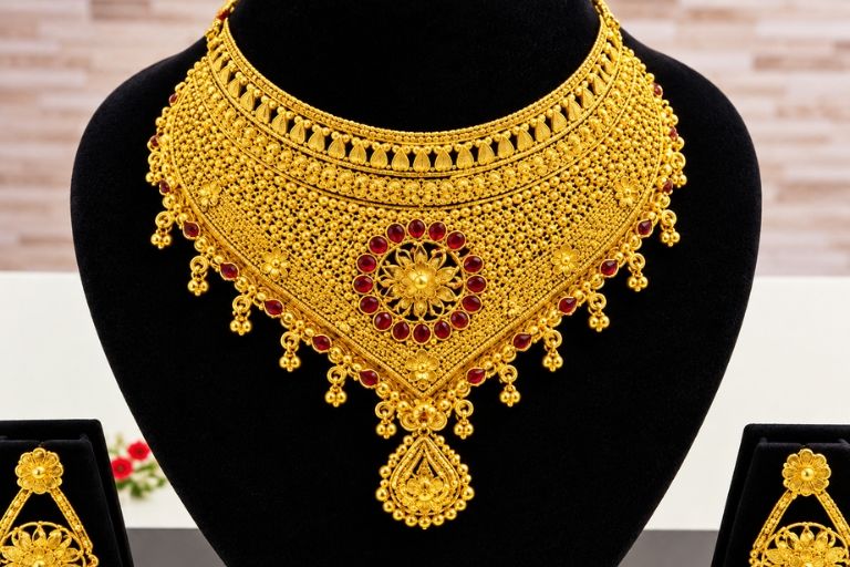 Surinder Jeweller beautiful traditional gold jewellery collection