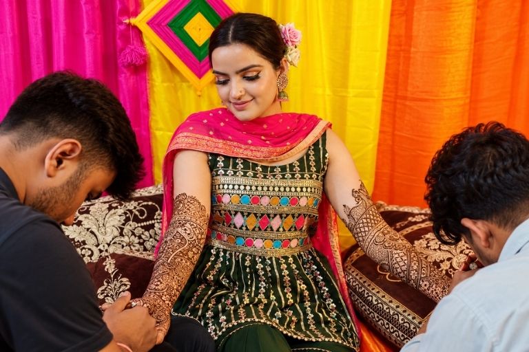 Vishnu Mehandi Art creating beautiful bridal designs