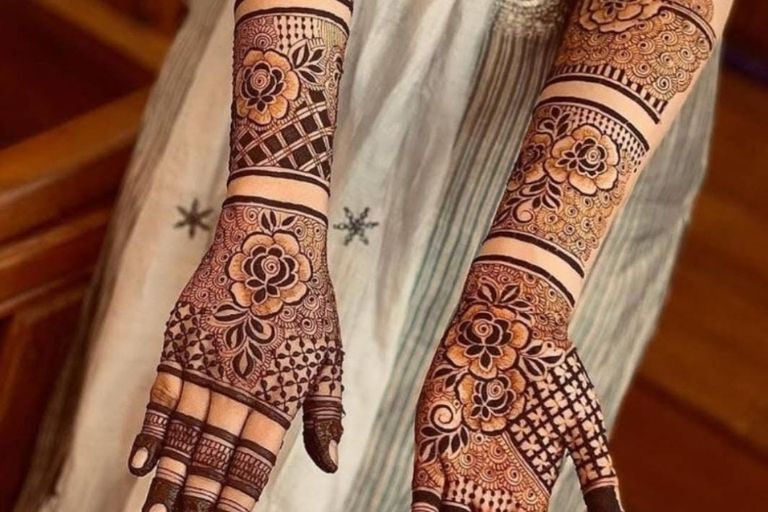 Vishnu Mehandi Art creating stunning hand designs